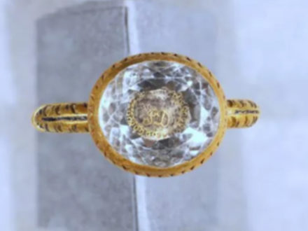 Anello d’oro di 370 anni fa scoperto nel Regno Unito