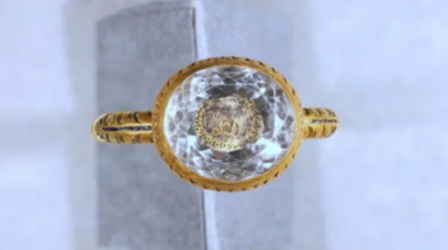 Anello d’oro di 370 anni fa scoperto nel Regno Unito